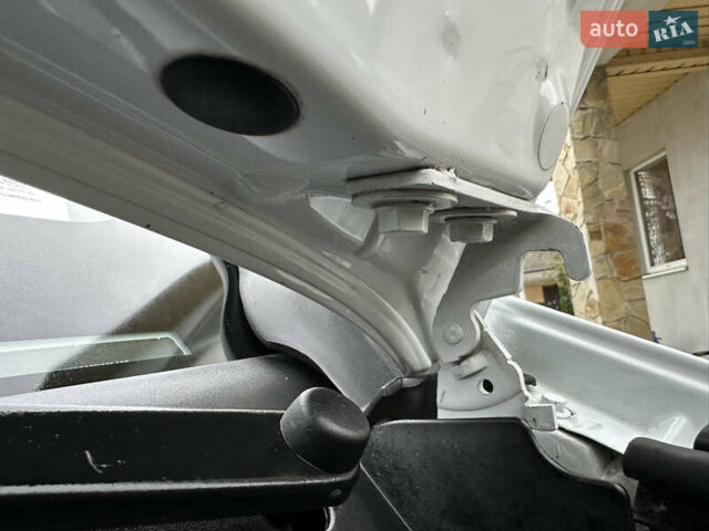 Белый Опель Виваро, объемом двигателя 2 л и пробегом 284 тыс. км за 13500 $, фото 97 на Automoto.ua