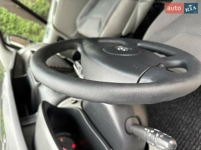 Белый Опель Виваро, объемом двигателя 2 л и пробегом 284 тыс. км за 13500 $, фото 57 на Automoto.ua