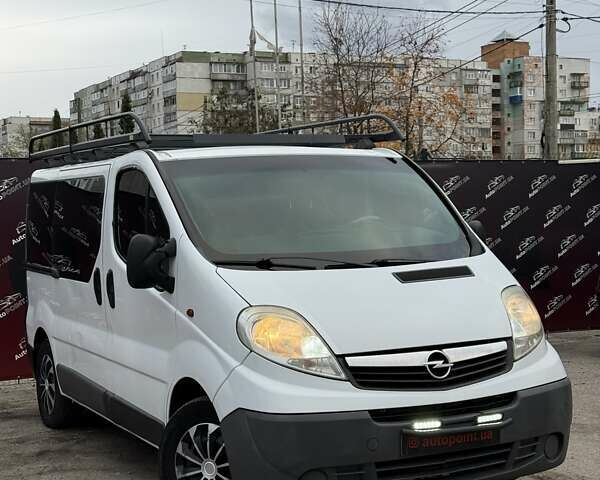 Опель Віваро 2011 у Сумах на Automoto.ua Білий Опель Віваро, об'ємом двигуна 2 л та пробігом 294 тис. км за 10800 $, фото 1 на Automoto.ua