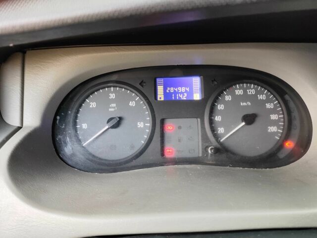 Белый Опель Виваро, объемом двигателя 2 л и пробегом 285 тыс. км за 11700 $, фото 6 на Automoto.ua