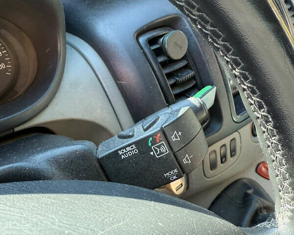 Белый Опель Виваро, объемом двигателя 2 л и пробегом 190 тыс. км за 10800 $, фото 42 на Automoto.ua