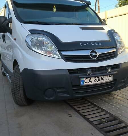 Белый Опель Виваро, объемом двигателя 2 л и пробегом 400 тыс. км за 9000 $, фото 7 на Automoto.ua