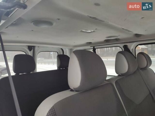 Белый Опель Виваро, объемом двигателя 2.5 л и пробегом 197 тыс. км за 14300 $, фото 14 на Automoto.ua