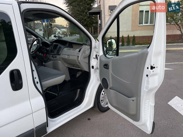 Белый Опель Виваро, объемом двигателя 2 л и пробегом 202 тыс. км за 12300 $, фото 34 на Automoto.ua