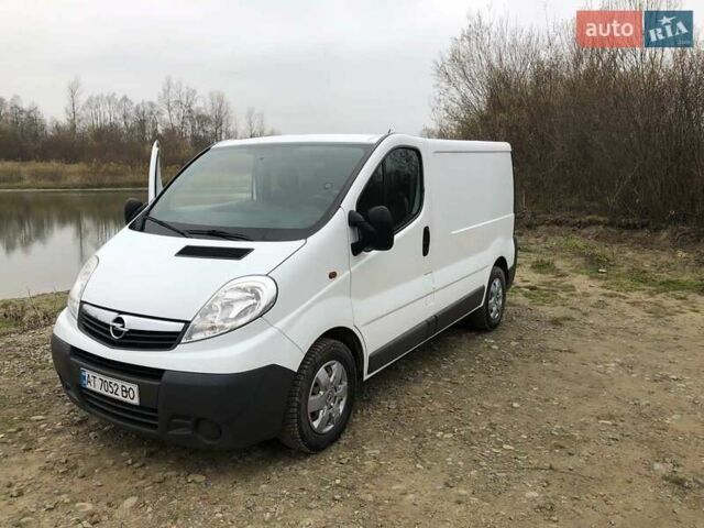 Белый Опель Виваро, объемом двигателя 2 л и пробегом 250 тыс. км за 9400 $, фото 1 на Automoto.ua