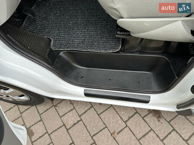 Белый Опель Виваро, объемом двигателя 2 л и пробегом 284 тыс. км за 13500 $, фото 55 на Automoto.ua