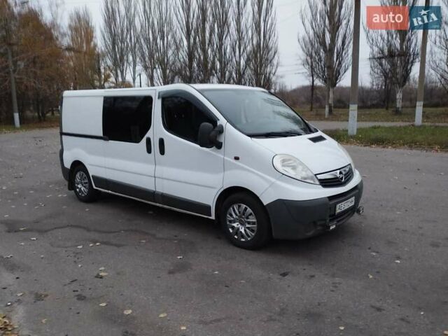 Білий Опель Віваро, об'ємом двигуна 2.5 л та пробігом 355 тис. км за 12000 $, фото 4 на Automoto.ua