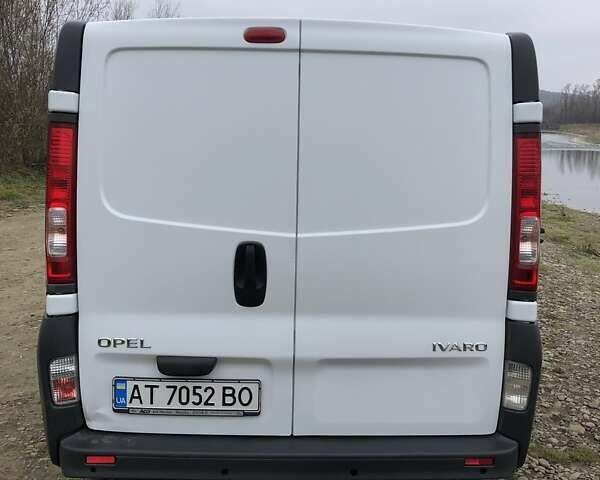 Белый Опель Виваро, объемом двигателя 2 л и пробегом 250 тыс. км за 9400 $, фото 7 на Automoto.ua