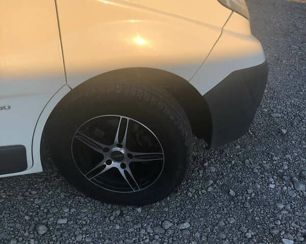 Белый Опель Виваро, объемом двигателя 2 л и пробегом 256 тыс. км за 10500 $, фото 12 на Automoto.ua