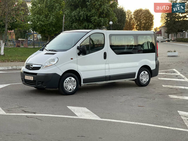 Белый Опель Виваро, объемом двигателя 2 л и пробегом 202 тыс. км за 12300 $, фото 6 на Automoto.ua