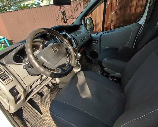 Белый Опель Виваро, объемом двигателя 2 л и пробегом 305 тыс. км за 11000 $, фото 19 на Automoto.ua
