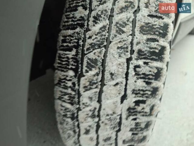 Белый Опель Виваро, объемом двигателя 2.5 л и пробегом 197 тыс. км за 14300 $, фото 1 на Automoto.ua