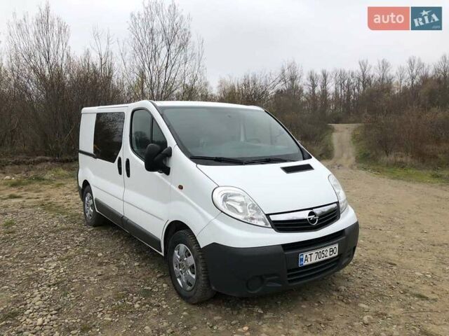 Белый Опель Виваро, объемом двигателя 2 л и пробегом 250 тыс. км за 9400 $, фото 6 на Automoto.ua