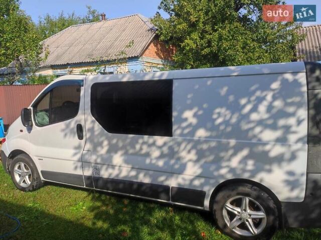 Белый Опель Виваро, объемом двигателя 2 л и пробегом 305 тыс. км за 11000 $, фото 7 на Automoto.ua