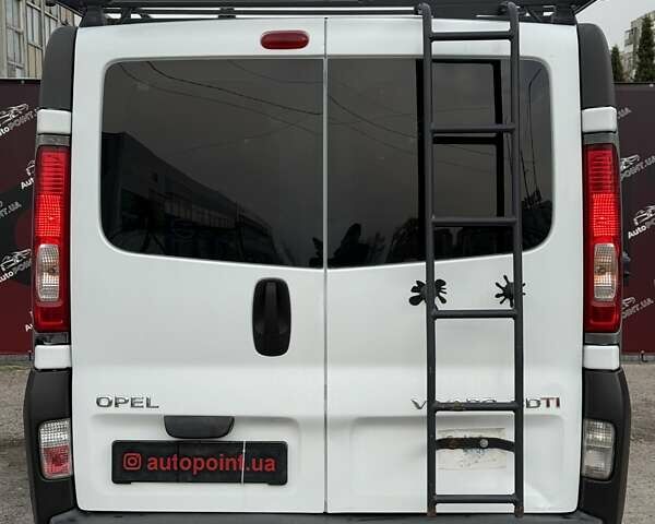 Опель Віваро 2011 у Сумах на Automoto.ua Білий Опель Віваро, об'ємом двигуна 2 л та пробігом 294 тис. км за 10800 $, фото 8 на Automoto.ua