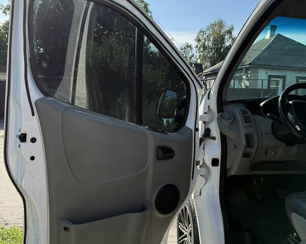 Белый Опель Виваро, объемом двигателя 2 л и пробегом 190 тыс. км за 10800 $, фото 17 на Automoto.ua