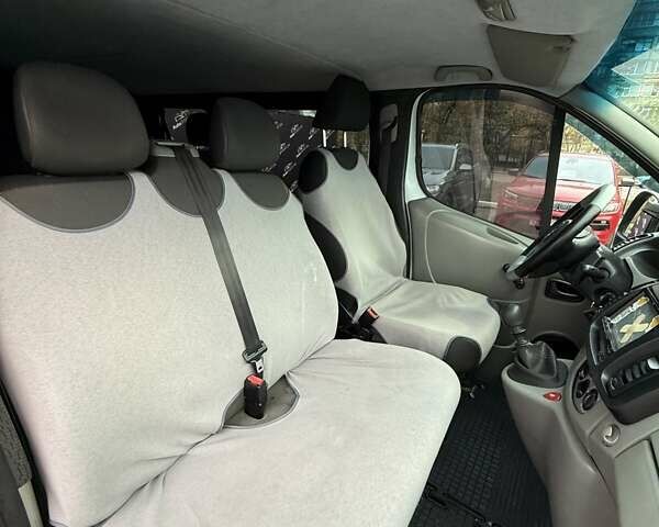 Опель Віваро 2011 у Сумах на Automoto.ua Білий Опель Віваро, об'ємом двигуна 2 л та пробігом 294 тис. км за 10800 $, фото 16 на Automoto.ua