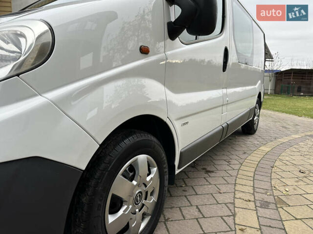 Белый Опель Виваро, объемом двигателя 2 л и пробегом 284 тыс. км за 13500 $, фото 52 на Automoto.ua