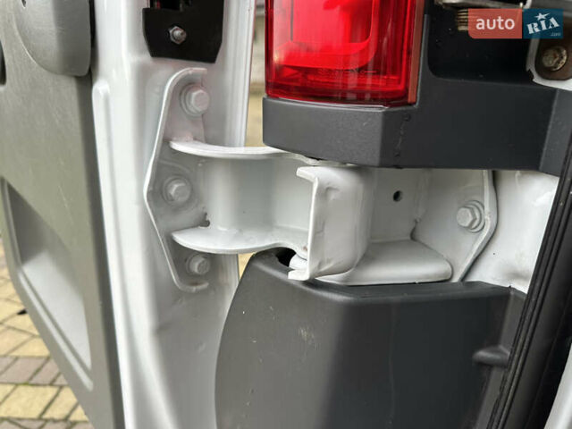 Белый Опель Виваро, объемом двигателя 2 л и пробегом 284 тыс. км за 13500 $, фото 86 на Automoto.ua