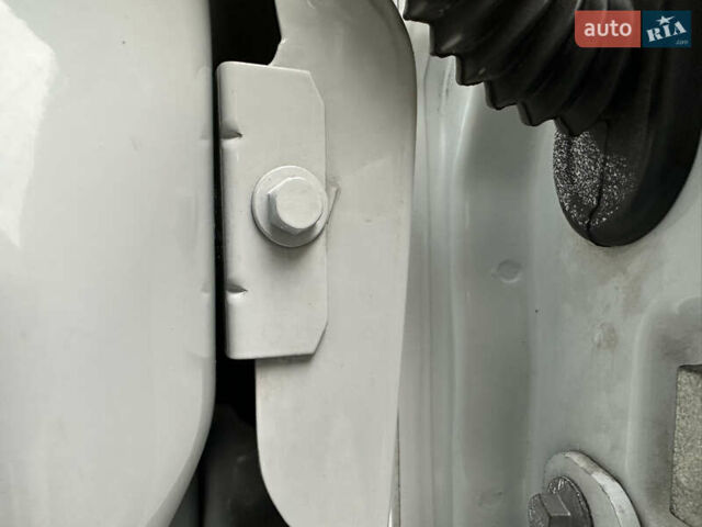 Белый Опель Виваро, объемом двигателя 2 л и пробегом 284 тыс. км за 13500 $, фото 100 на Automoto.ua