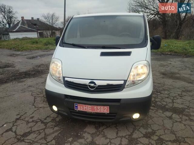 Білий Опель Віваро, об'ємом двигуна 2.5 л та пробігом 197 тис. км за 14600 $, фото 6 на Automoto.ua