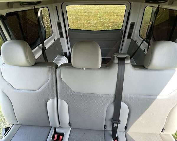 Белый Опель Виваро, объемом двигателя 2.5 л и пробегом 450 тыс. км за 13600 $, фото 29 на Automoto.ua