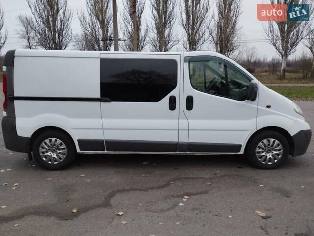 Білий Опель Віваро, об'ємом двигуна 2.5 л та пробігом 355 тис. км за 12000 $, фото 9 на Automoto.ua