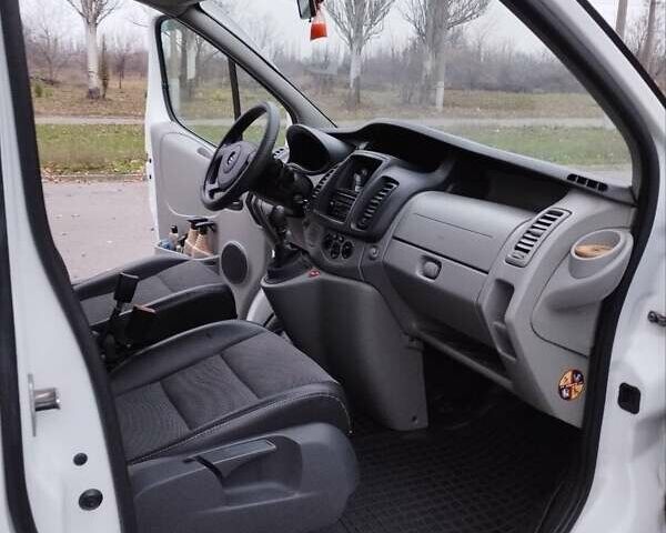 Білий Опель Віваро, об'ємом двигуна 2.5 л та пробігом 355 тис. км за 12000 $, фото 29 на Automoto.ua