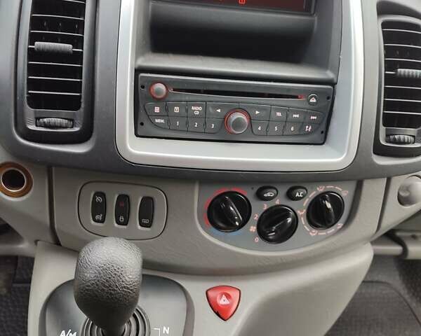 Білий Опель Віваро, об'ємом двигуна 2.5 л та пробігом 194 тис. км за 14600 $, фото 10 на Automoto.ua