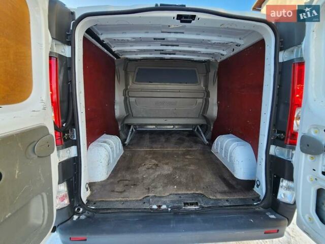 Білий Опель Віваро, об'ємом двигуна 2 л та пробігом 282 тис. км за 13700 $, фото 17 на Automoto.ua