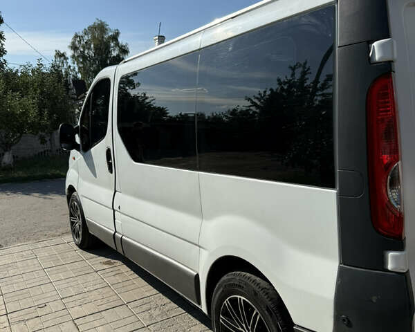 Белый Опель Виваро, объемом двигателя 2 л и пробегом 190 тыс. км за 10800 $, фото 8 на Automoto.ua