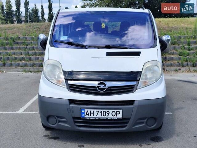 Белый Опель Виваро, объемом двигателя 2 л и пробегом 228 тыс. км за 14500 $, фото 5 на Automoto.ua