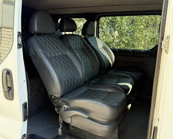 Белый Опель Виваро, объемом двигателя 2 л и пробегом 190 тыс. км за 10800 $, фото 22 на Automoto.ua