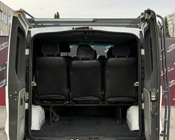 Опель Віваро 2011 у Сумах на Automoto.ua Білий Опель Віваро, об'ємом двигуна 2 л та пробігом 294 тис. км за 10800 $, фото 9 на Automoto.ua