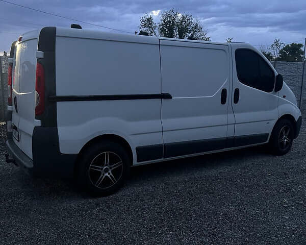 Белый Опель Виваро, объемом двигателя 2 л и пробегом 256 тыс. км за 10500 $, фото 7 на Automoto.ua