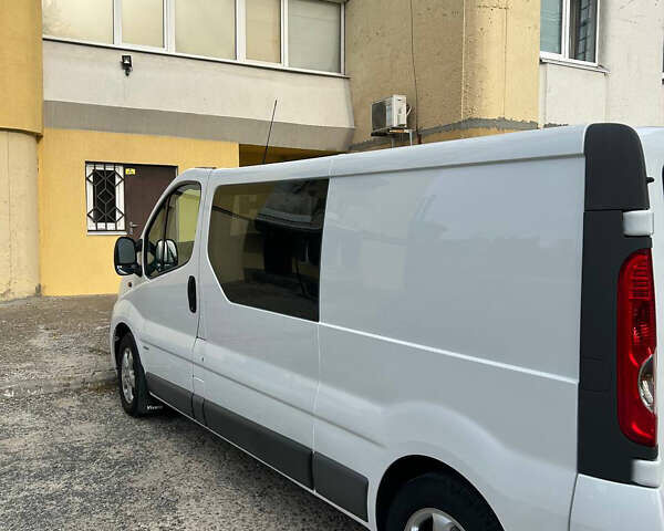Білий Опель Віваро, об'ємом двигуна 2.5 л та пробігом 255 тис. км за 13500 $, фото 2 на Automoto.ua