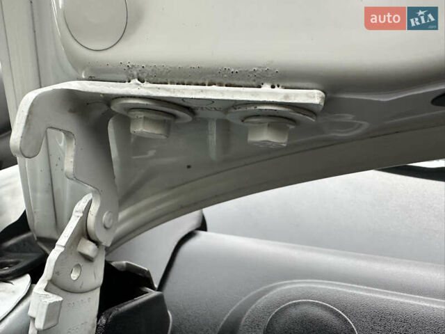 Белый Опель Виваро, объемом двигателя 2 л и пробегом 284 тыс. км за 13500 $, фото 98 на Automoto.ua