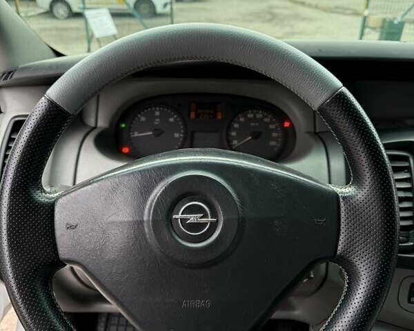 Білий Опель Віваро, об'ємом двигуна 2 л та пробігом 294 тис. км за 10500 $, фото 17 на Automoto.ua