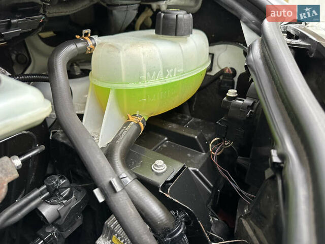 Белый Опель Виваро, объемом двигателя 2 л и пробегом 284 тыс. км за 13500 $, фото 92 на Automoto.ua