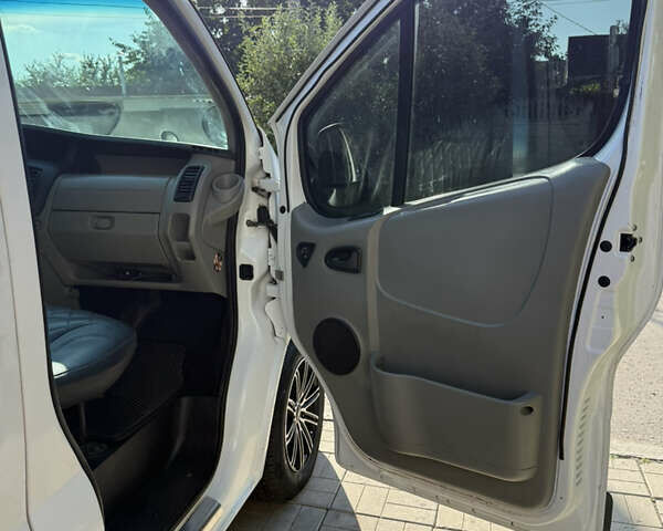 Белый Опель Виваро, объемом двигателя 2 л и пробегом 190 тыс. км за 10800 $, фото 18 на Automoto.ua