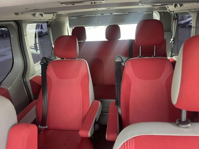 Белый Опель Виваро, объемом двигателя 2.5 л и пробегом 274 тыс. км за 8000 $, фото 14 на Automoto.ua