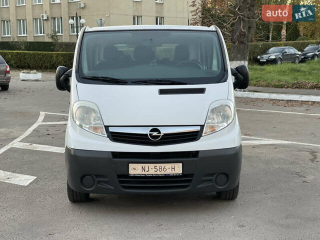 Белый Опель Виваро, объемом двигателя 2 л и пробегом 202 тыс. км за 12300 $, фото 1 на Automoto.ua