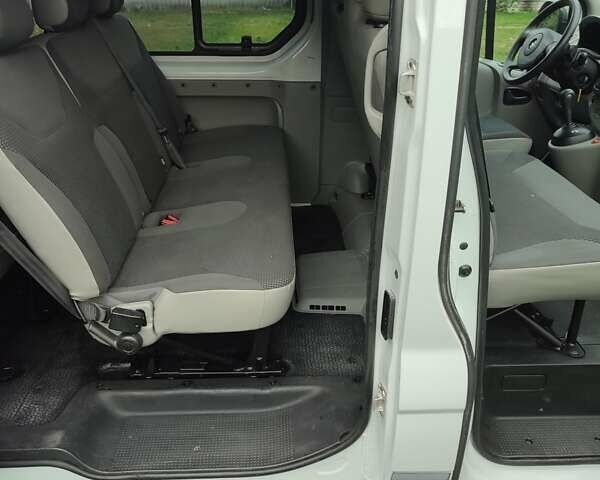 Білий Опель Віваро, об'ємом двигуна 2.5 л та пробігом 194 тис. км за 14600 $, фото 12 на Automoto.ua