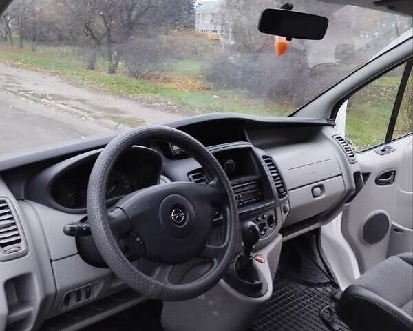 Білий Опель Віваро, об'ємом двигуна 2.5 л та пробігом 355 тис. км за 12000 $, фото 11 на Automoto.ua