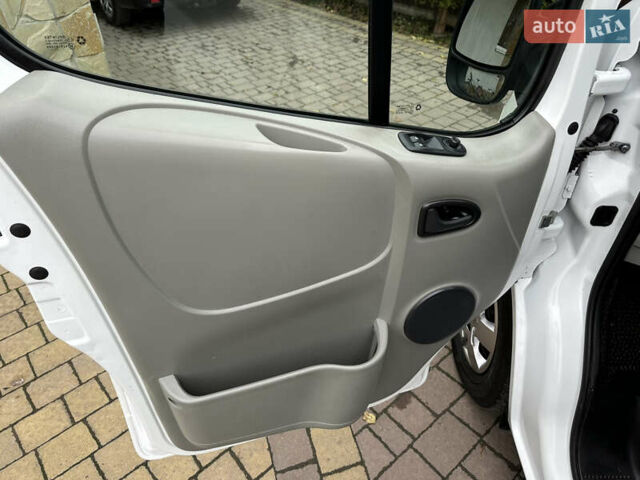 Белый Опель Виваро, объемом двигателя 2 л и пробегом 284 тыс. км за 13500 $, фото 54 на Automoto.ua