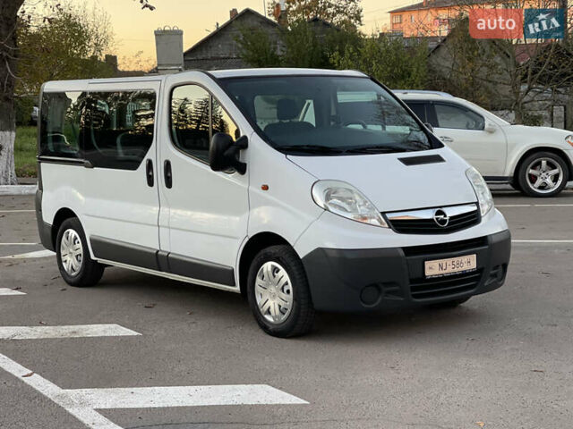 Белый Опель Виваро, объемом двигателя 2 л и пробегом 202 тыс. км за 12300 $, фото 2 на Automoto.ua