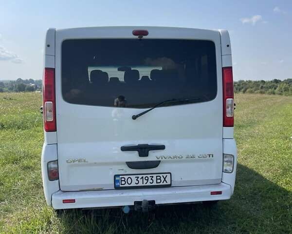 Белый Опель Виваро, объемом двигателя 2.5 л и пробегом 450 тыс. км за 13600 $, фото 4 на Automoto.ua