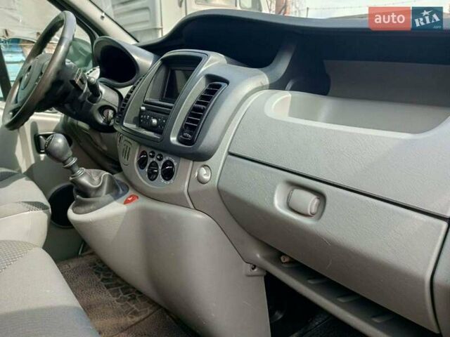 Білий Опель Віваро, об'ємом двигуна 2 л та пробігом 164 тис. км за 12800 $, фото 1 на Automoto.ua