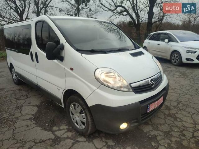 Білий Опель Віваро, об'ємом двигуна 2.5 л та пробігом 197 тис. км за 14600 $, фото 1 на Automoto.ua
