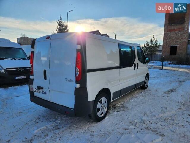 Білий Опель Віваро, об'ємом двигуна 2 л та пробігом 282 тис. км за 13700 $, фото 3 на Automoto.ua